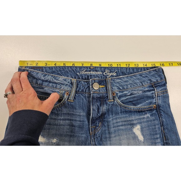 American eagle size 2 blue jean destroyed shorts raw hem EUC ^^ - Picture 5 of 5
